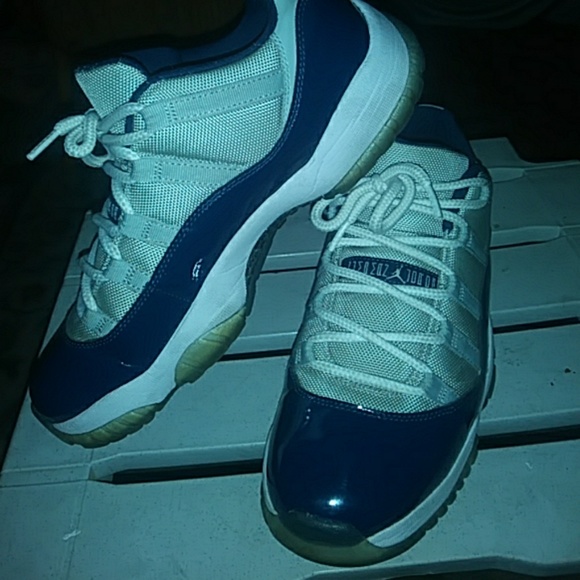 Jordan 11s Georgetown - Picture 2 of 5
